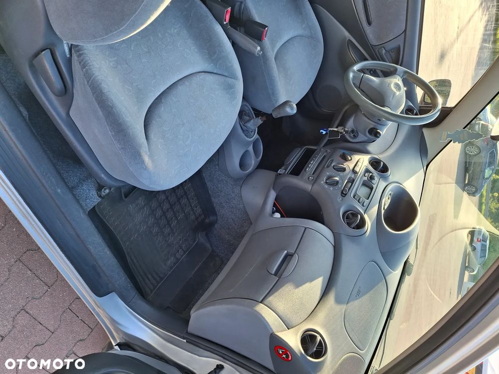 Toyota Yaris 1.3 Luna - 5