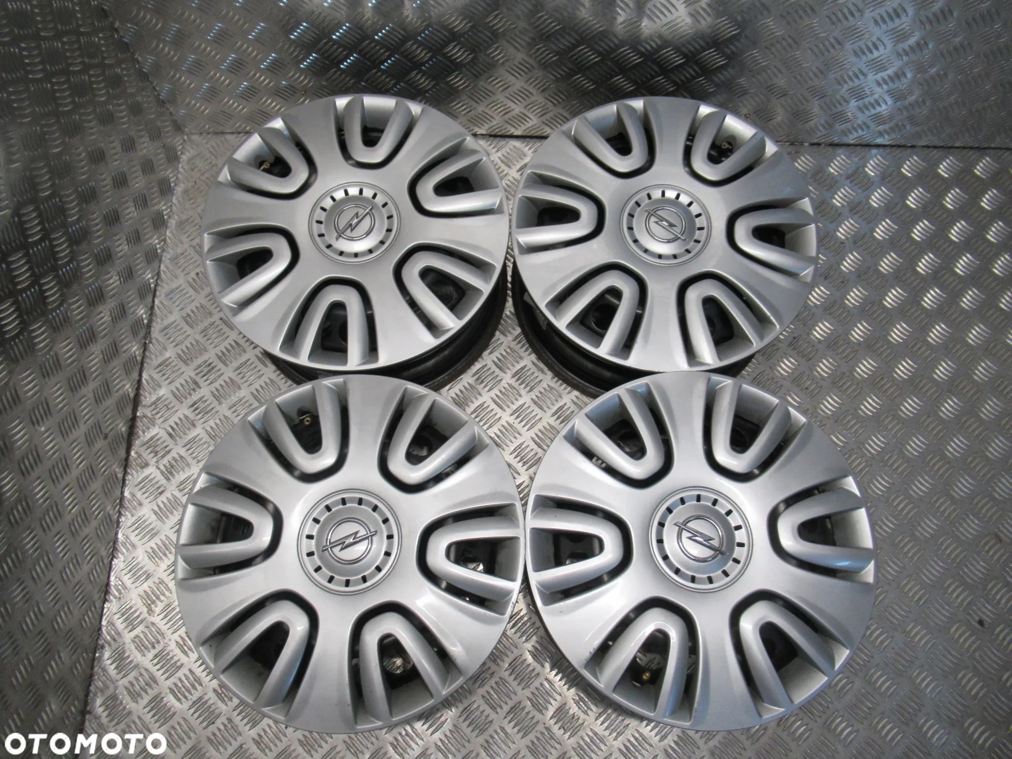 Felgi Opel Corsa Adam Karl 6Jx15 et39 4x100 CZUJNIKI - 1