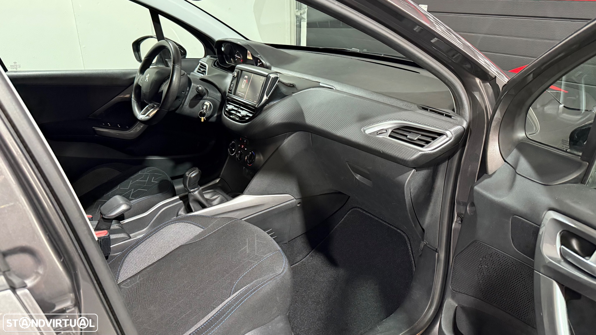 Peugeot 2008 1.2 PureTech Style - 12