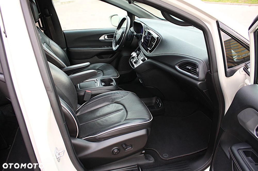 Chrysler Pacifica - 19