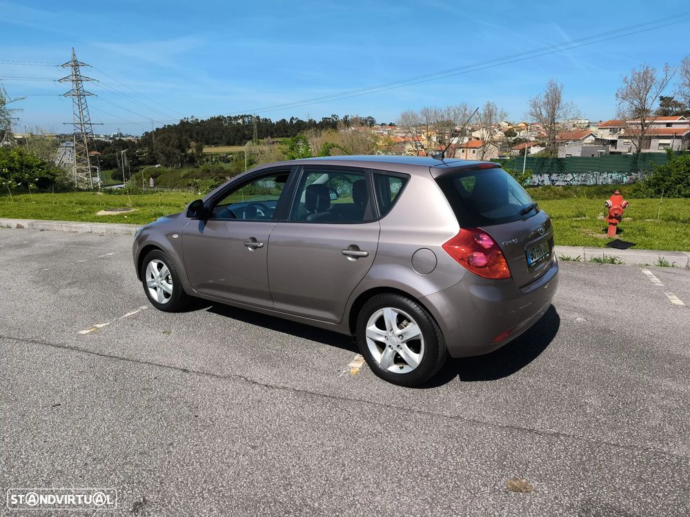 Kia Ceed 1.4 CVVT EX ISG - 2