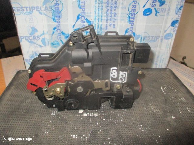 Fecho 8E0839015C AUDI A4 2002 TE 7 PINOS AUDI A4  8E FASE 1 2005 1.9TDI 130CV 4P PRETO TE 7 PINOS - 2