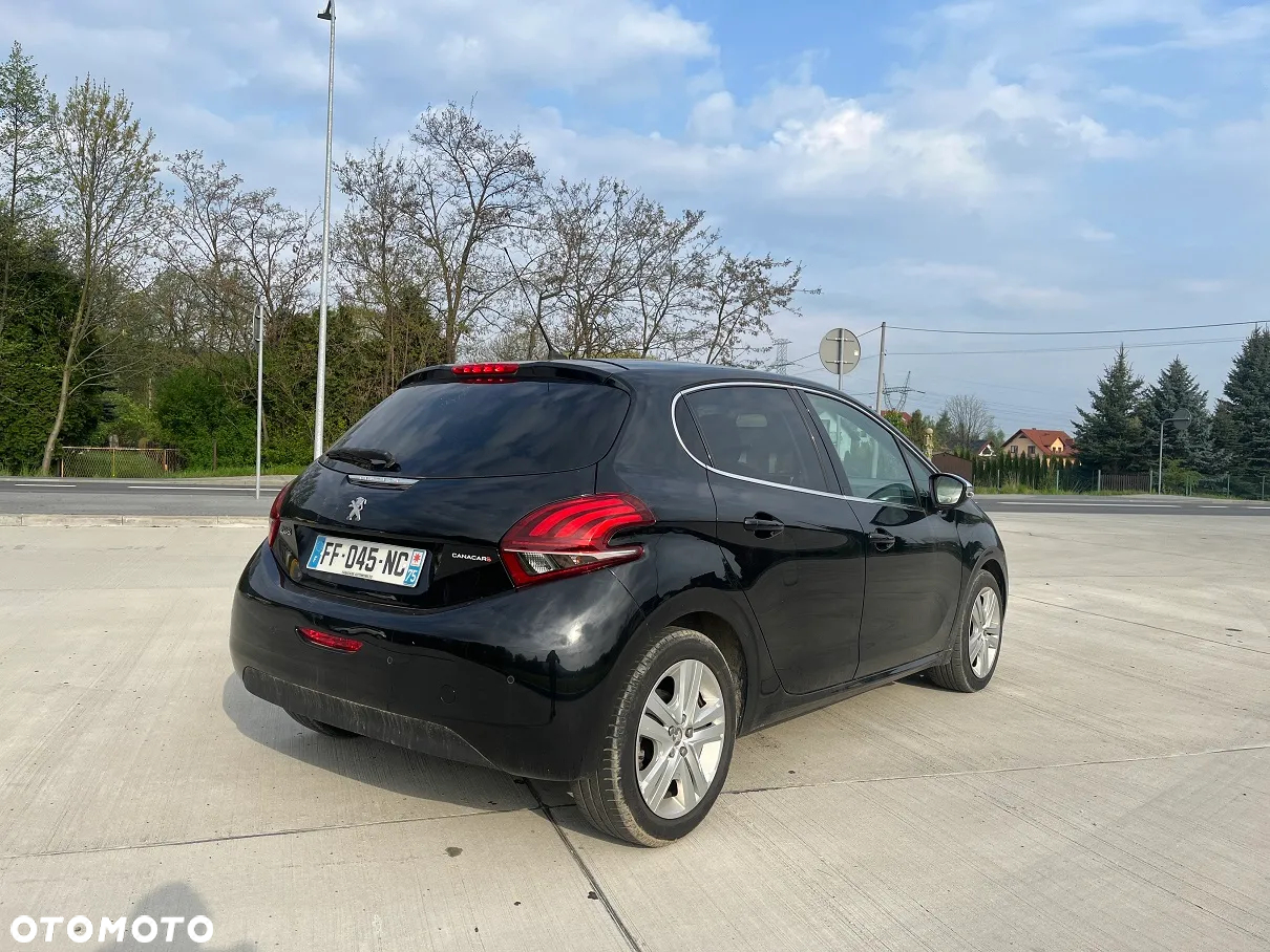 Peugeot 208 1.2 PureTech GPF Allure S&S EAT6 - 8