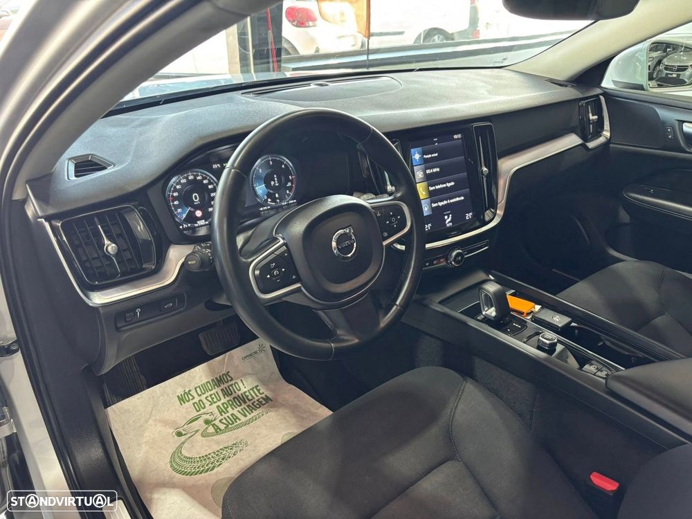 Volvo V60 2.0 B4 Momentum Geartronic - 20