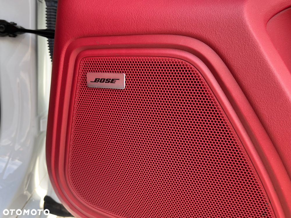 Porsche Macan Turbo - 34