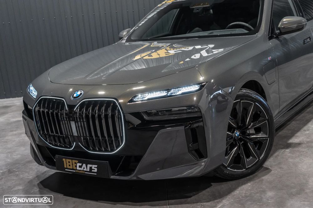 BMW 750 750e xDrive Pack Desportivo M - 41