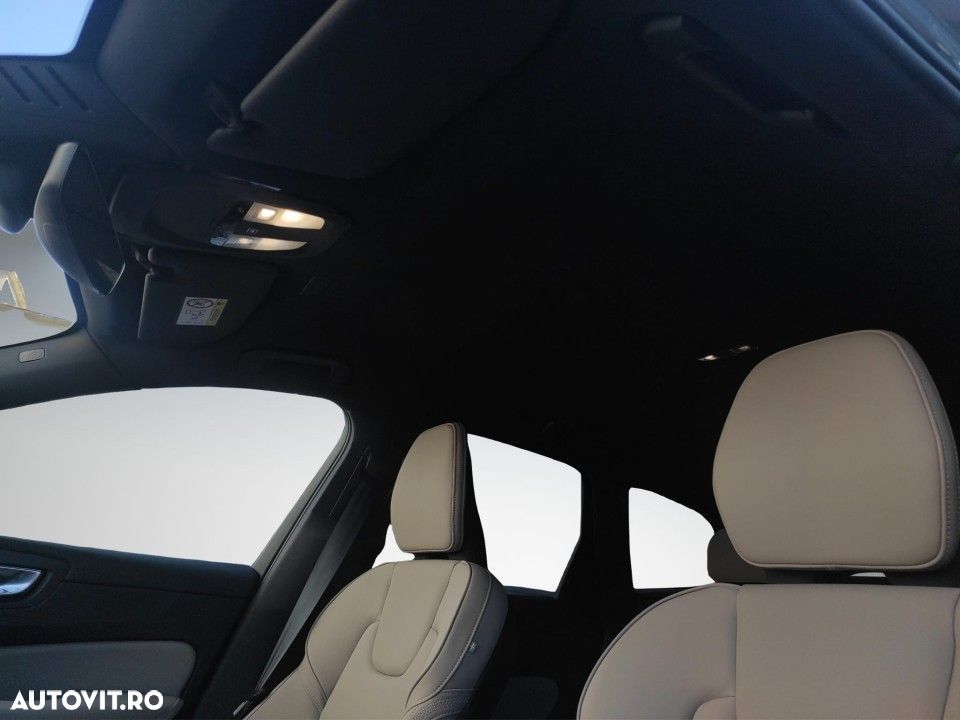 Volvo XC 60 B5 AT AWD MHEV Plus Dark - 12