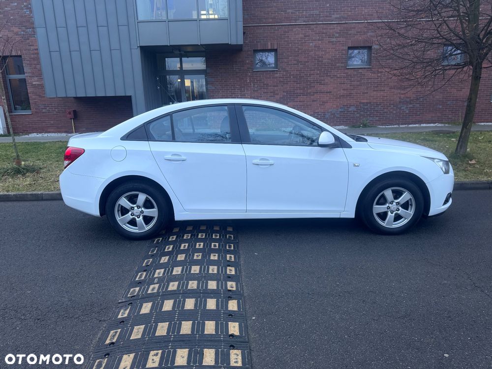 Chevrolet Cruze 1.6 - 6