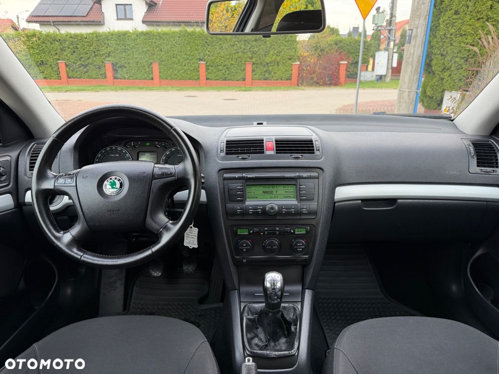Skoda Octavia 1.6 Combi Ambiente - 24