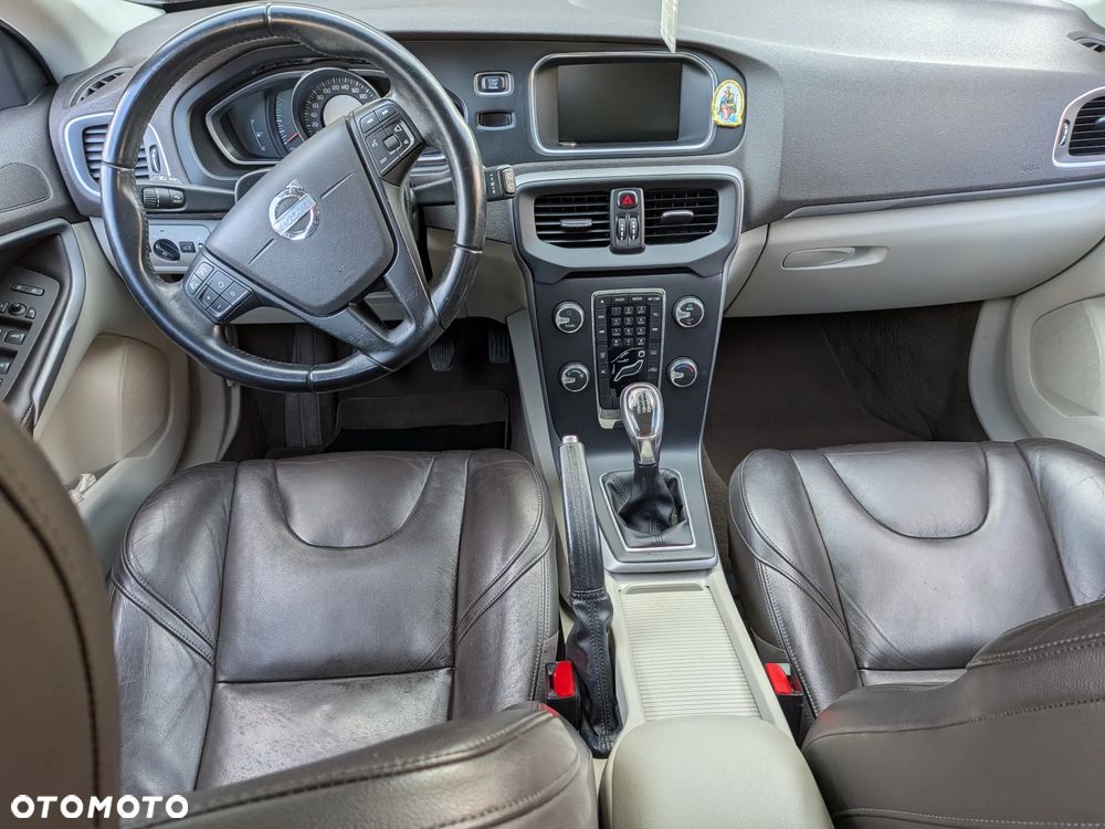 Volvo V40 D2 - 10