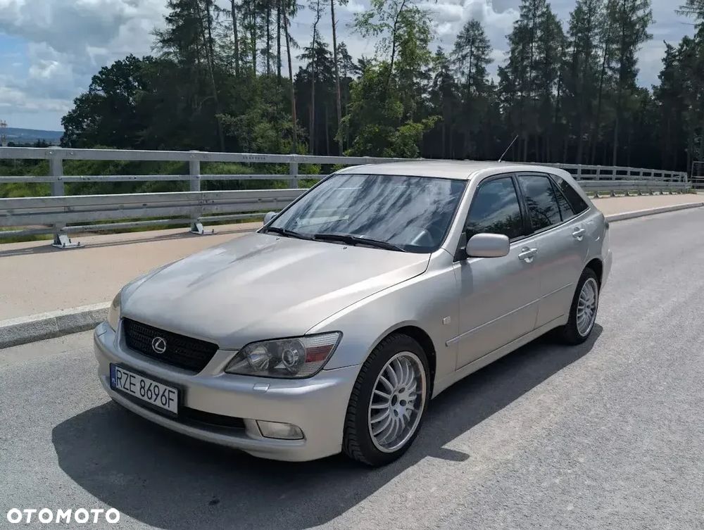 Lexus IS 200 SportCross - 1