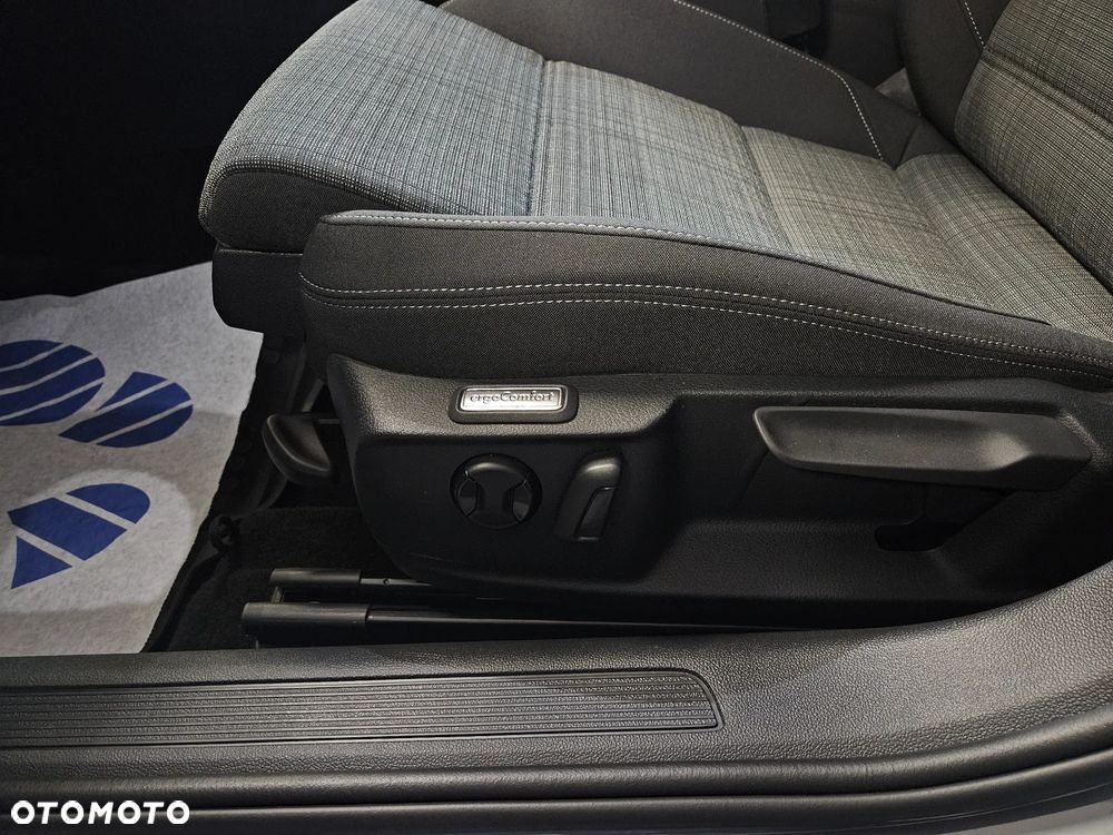 Volkswagen Passat 2.0 TDI EVO Business - 23