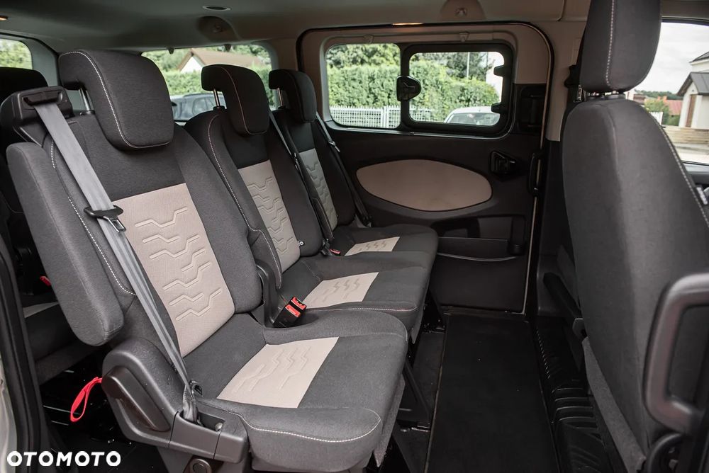 Ford Tourneo Custom 300 L1H1 VA Titanium - 30