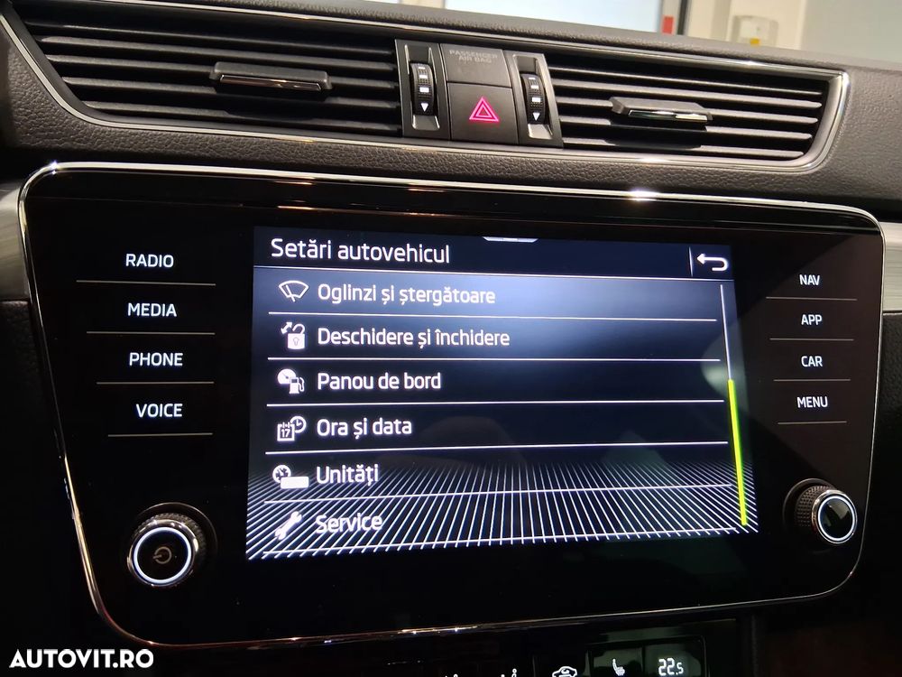 Skoda Superb 2.0 TDI DSG Ambition - 27