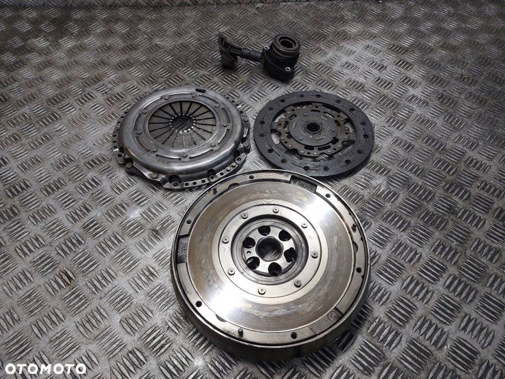 KOŁO DWUMASOWE + TARCZA + DOCISK + ŁOŻYSKO OPOROWE MAZDA 3 I BK 1.6 D - 1
