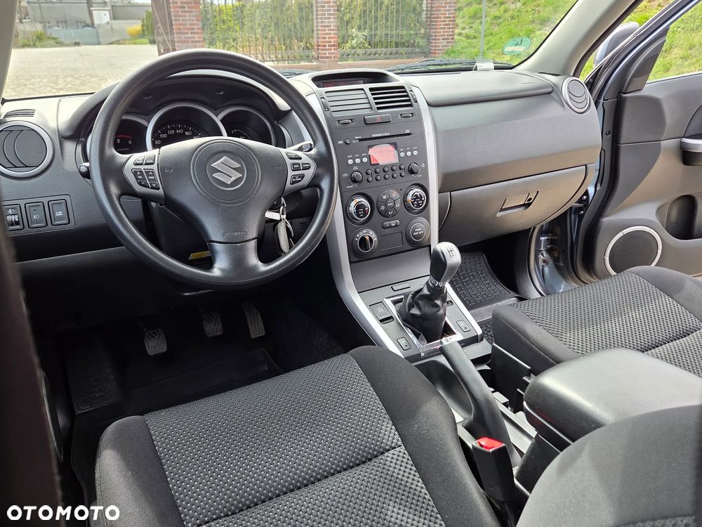 Suzuki Grand Vitara 1.9 DDiS Comfort DPF Family - 28