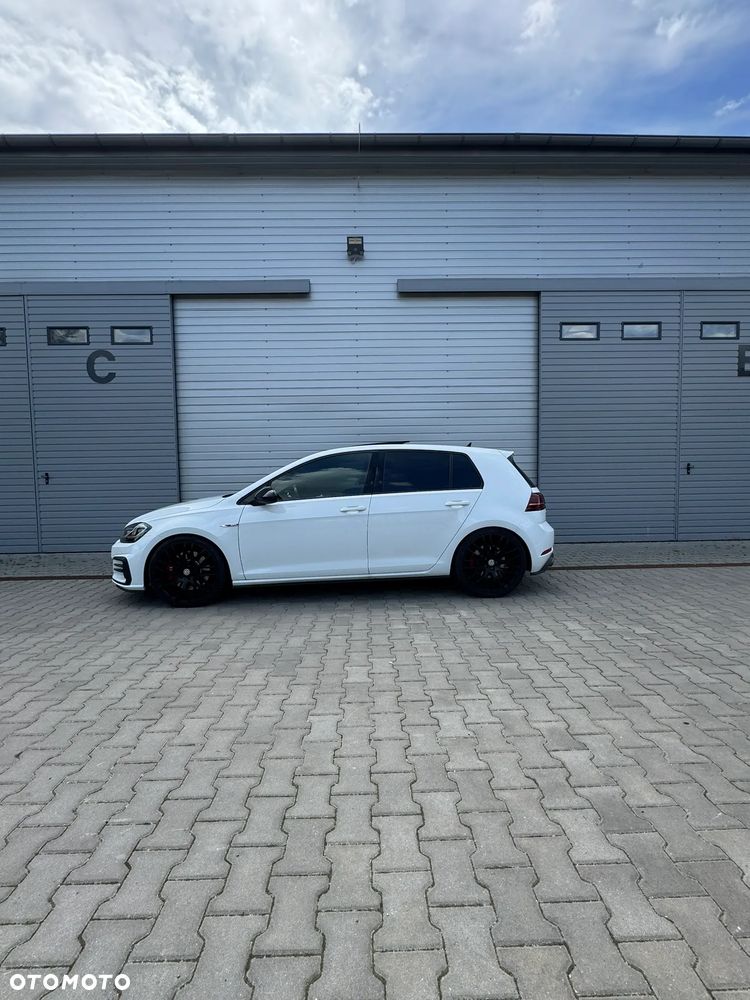 Volkswagen Golf - 22