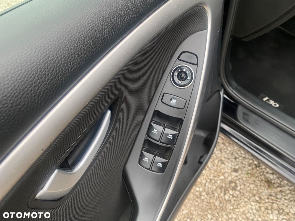 Hyundai i30 1.6 CRDi BlueDrive Premium - 17