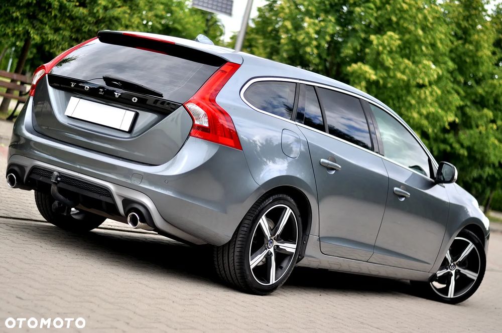 Volvo V60 D4 Geartronic R-Design - 8