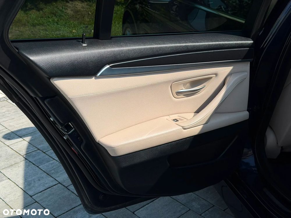 BMW Seria 5 530d xDrive - 33
