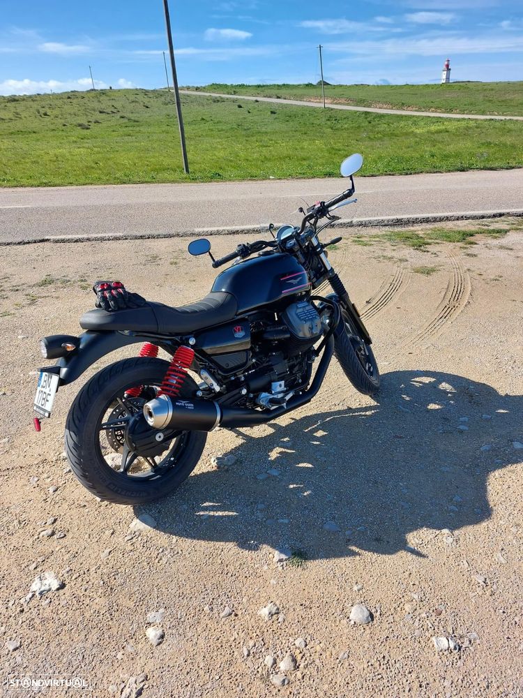 Moto Guzzi V7 Stone Special Edition - 1