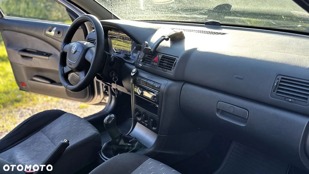 Skoda Octavia 1.6 Tour - 8