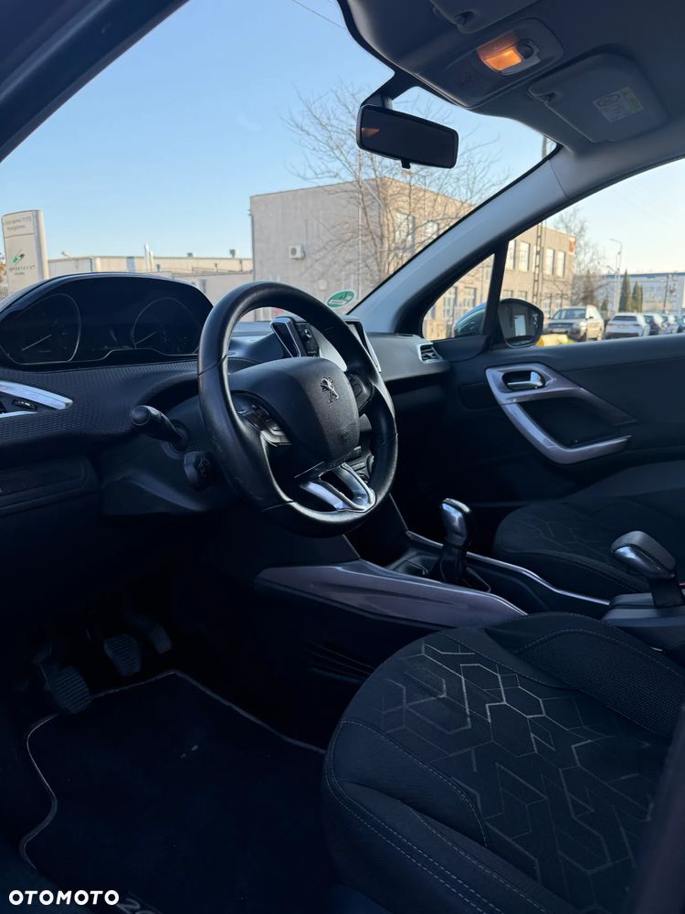 Peugeot 2008 1.2 Pure Tech Style - 19