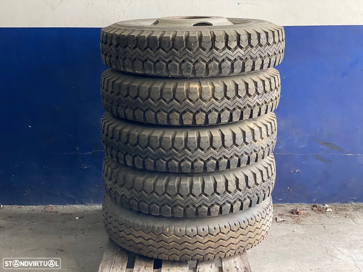 Pneus 9.00 R20 - 1