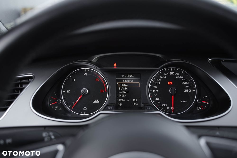 Audi A4 Avant 2.0 TDI DPF clean diesel S line Sportpaket - 19