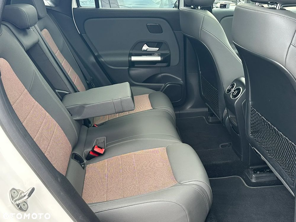 Mercedes-Benz EQA 250 66.5kWh Electric Art - 13
