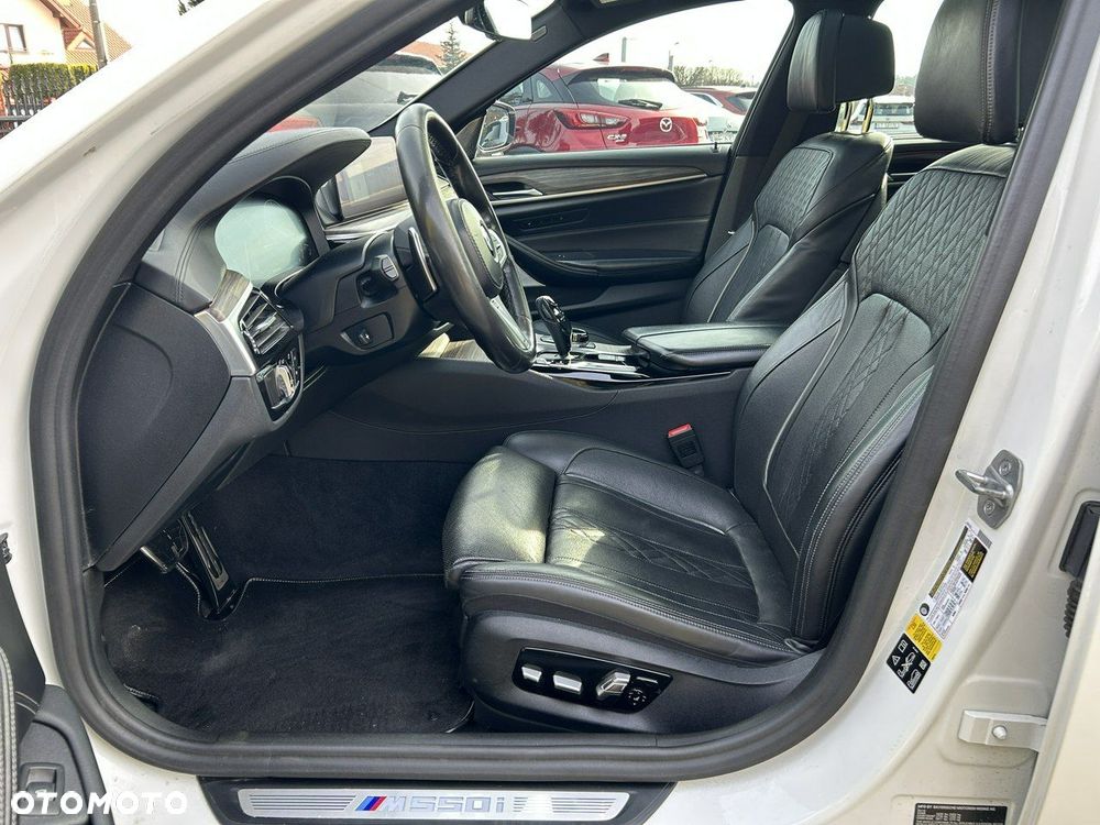 BMW Seria 5 M550i xDrive sport - 16