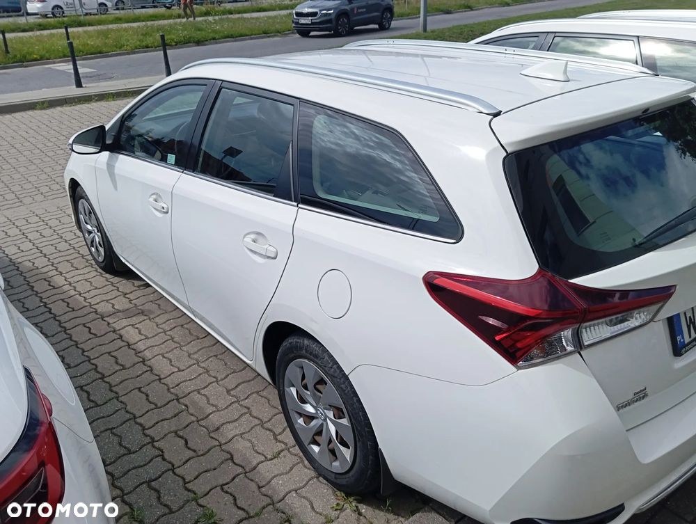 Toyota Auris 1.6 Premium - 5