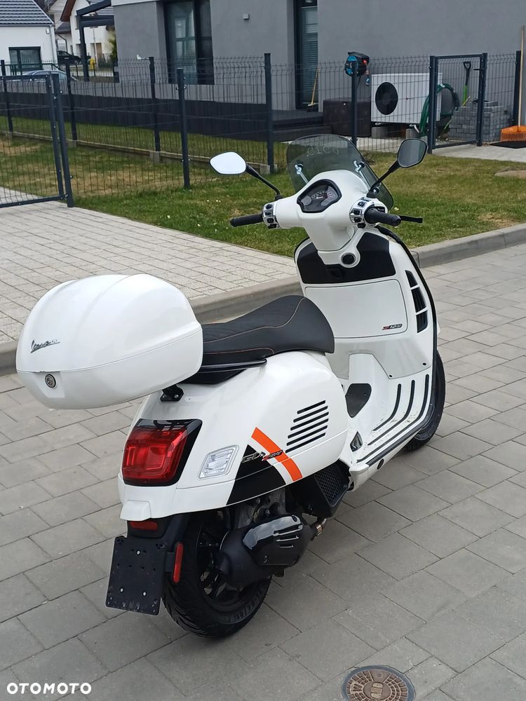 Vespa GTS - 2