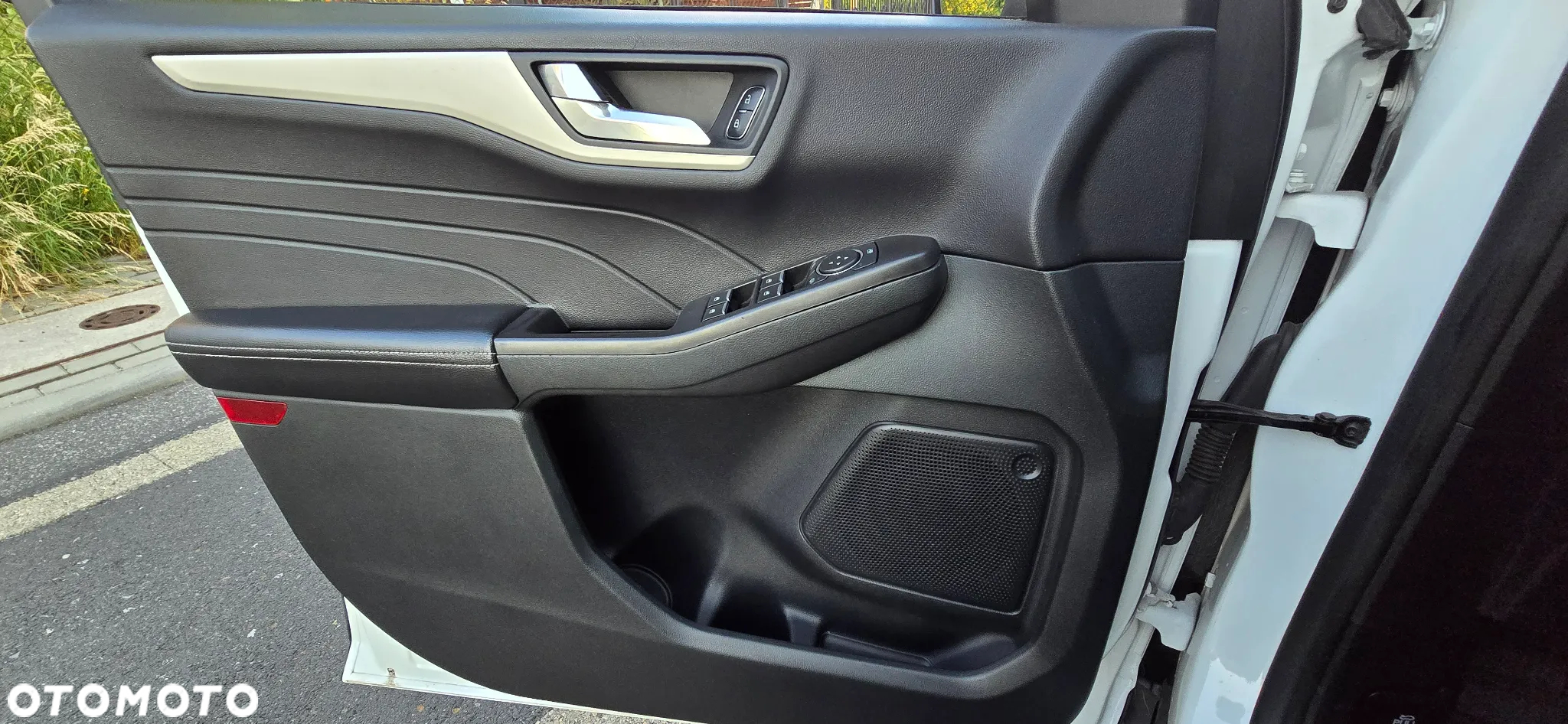 Ford Kuga 2.5 FHEV AWD Titanium - 25