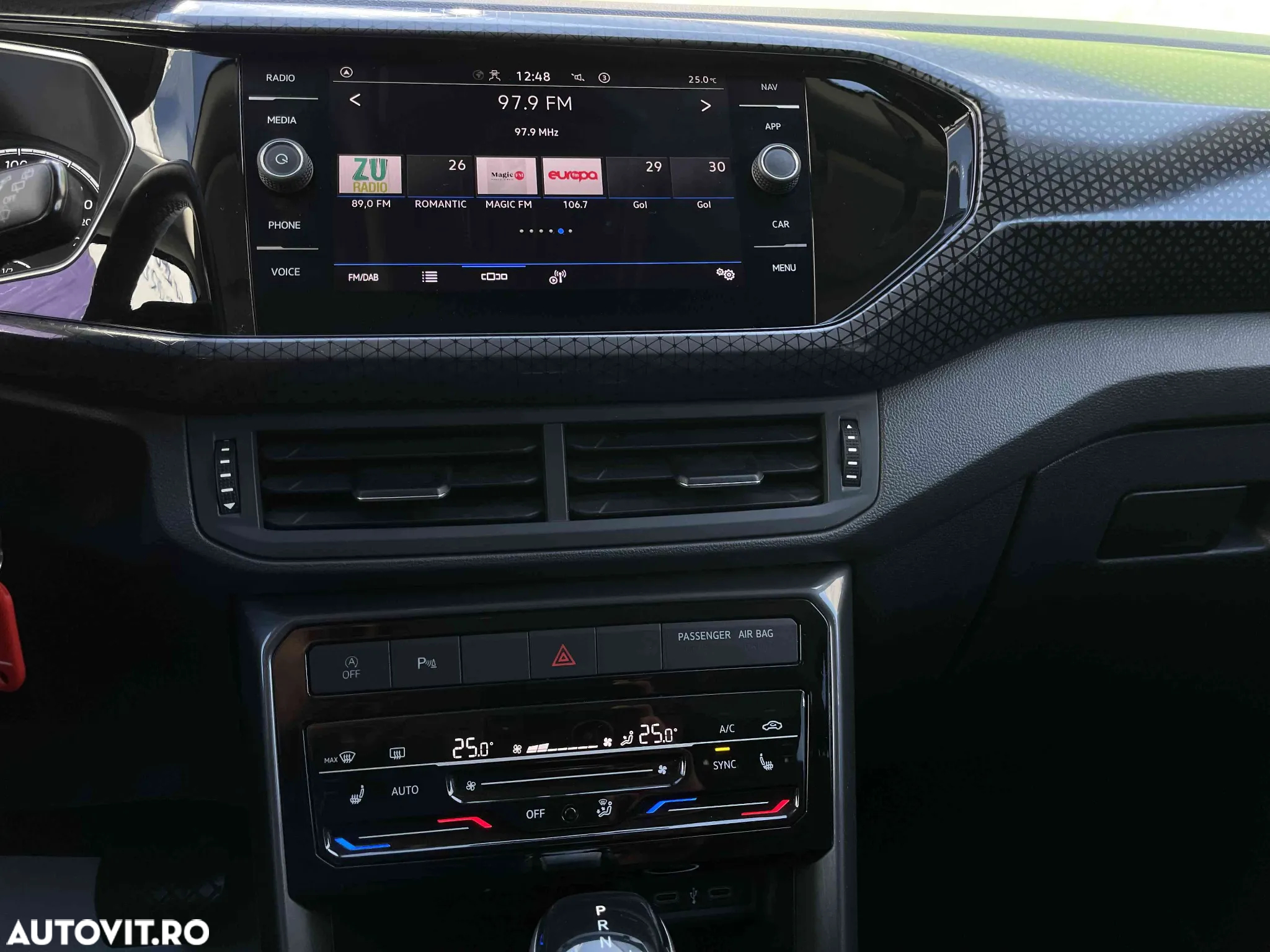 Volkswagen T-Cross - 13