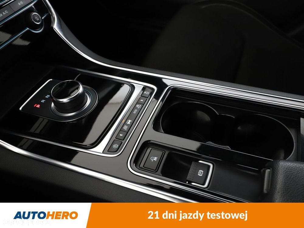 Jaguar XF 2.0 i4D R-Sport - 27