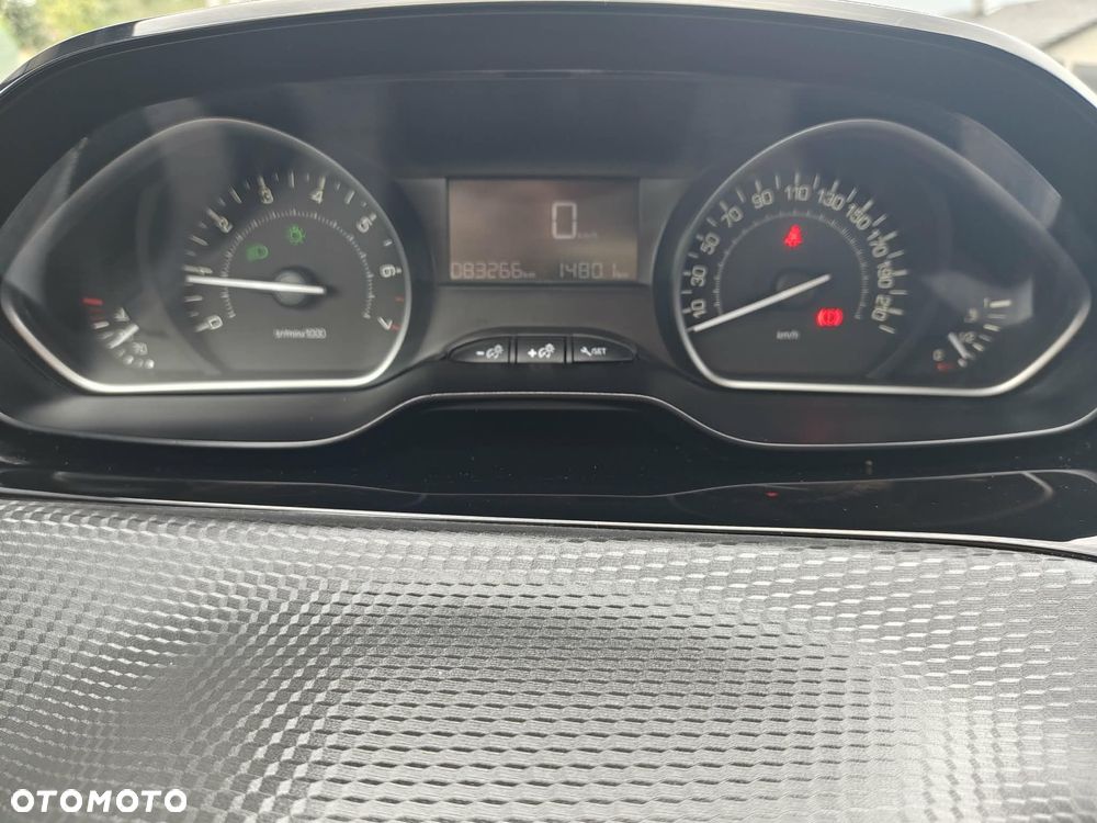 Peugeot 2008 1.2 Pure Tech Style S&S - 14