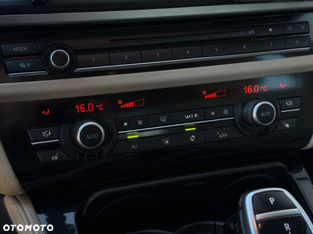 BMW Seria 5 528i Sport-Aut Luxury Line - 41