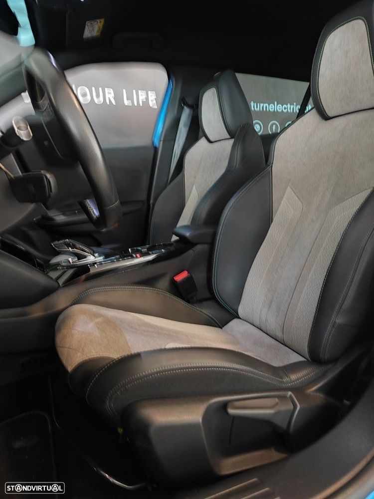 Peugeot e-2008 50 kWh GT - 8