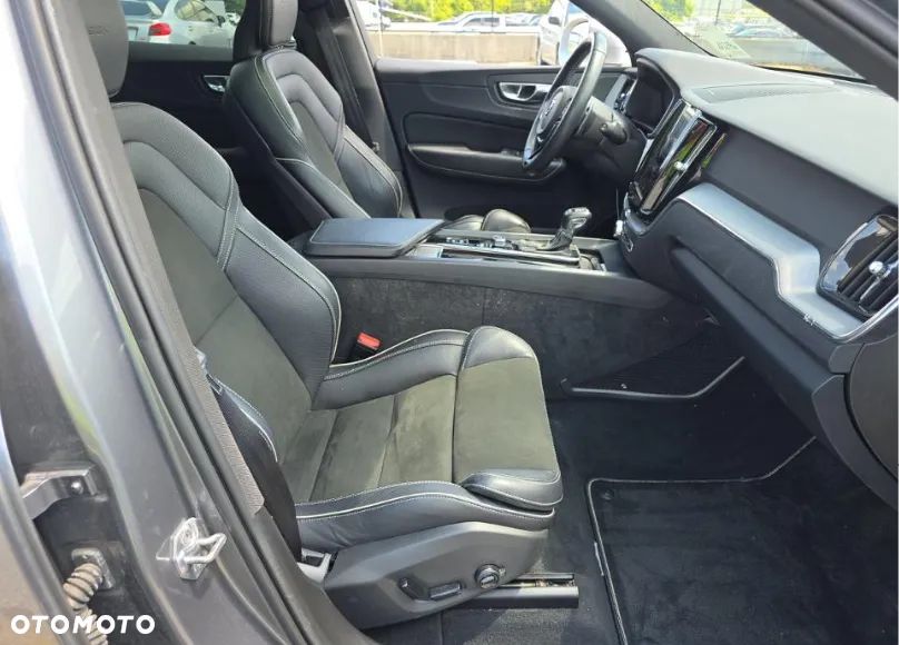 Volvo XC 60 T5 AWD R-Design - 10