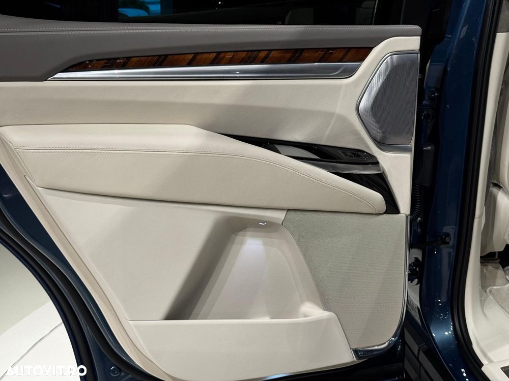 Cadillac Escalade - 17