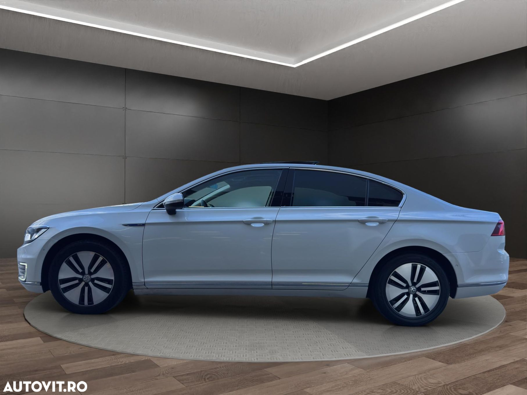 Volkswagen Passat - 21