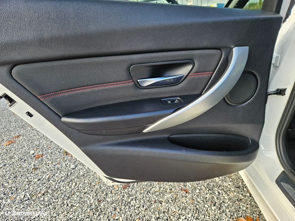 BMW 320 d Line Sport - 25