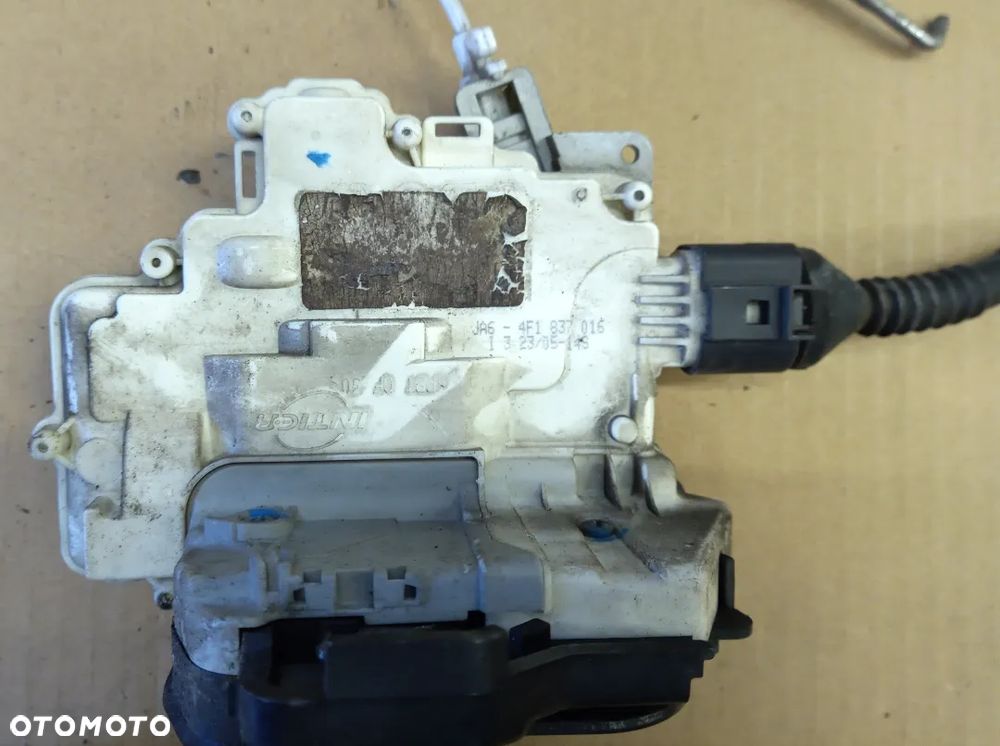 Audi A3 8P 3D zamek drzwi prawych  4F1837016 - 5