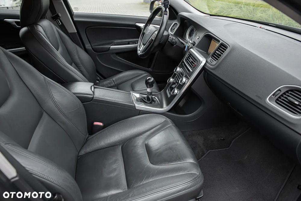 Volvo V60 D2 Momentum - 10