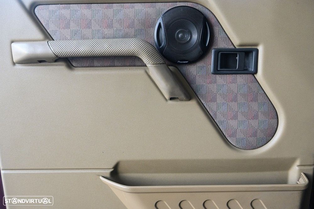 Land Rover Discovery 2.5 TDi - 26