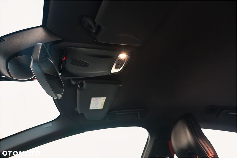 Volvo V40 D3 Geartronic RDesign - 27