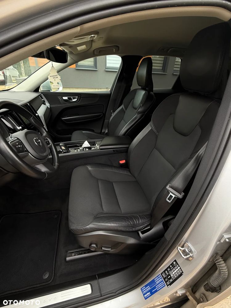 Volvo XC 60 D4 Momentum Pro - 12