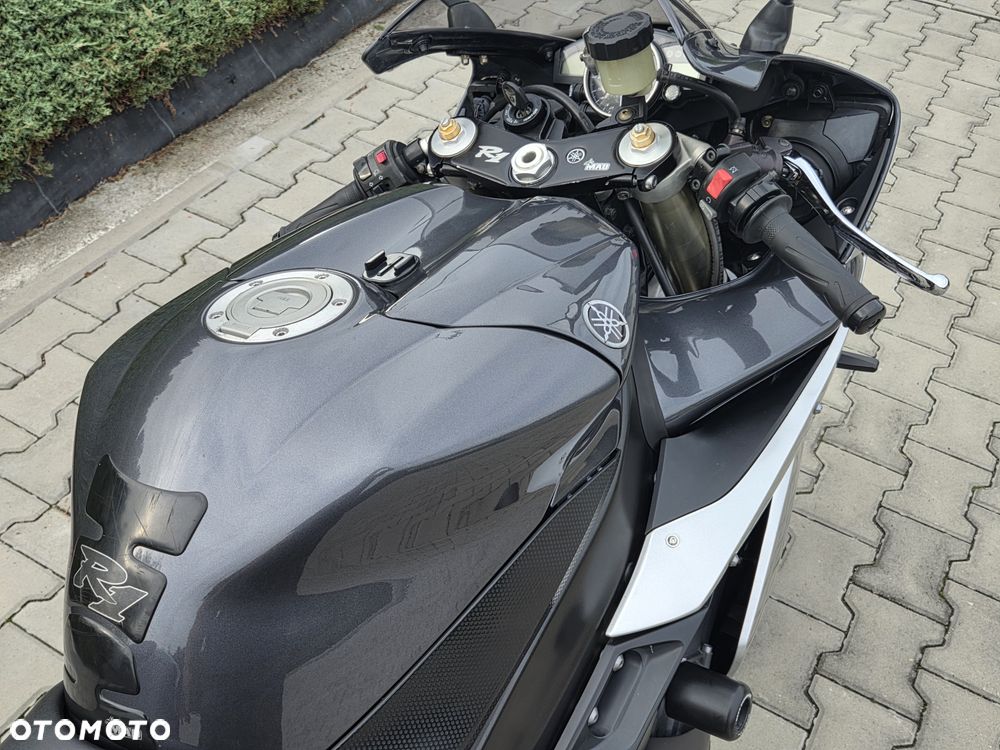 Yamaha R1 - 20