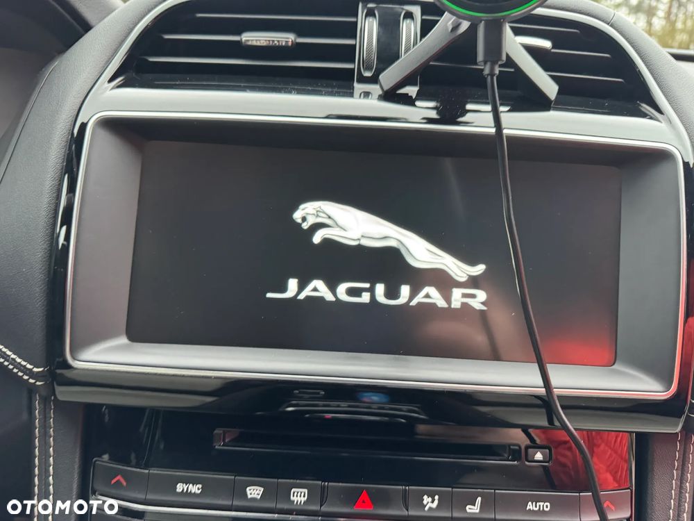 Jaguar F-Pace 2.0 i4P AWD R-Sport - 30